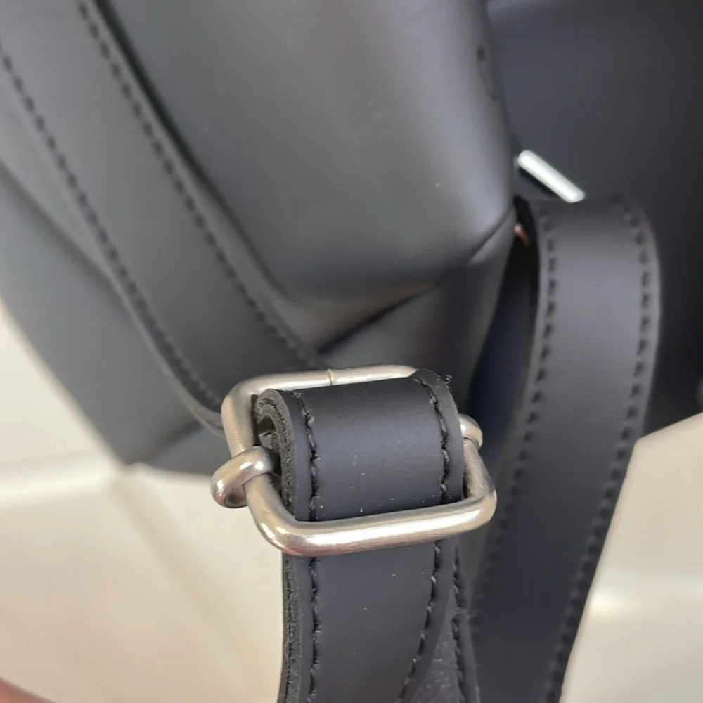 O Bag - Small Classic Backpack - Black - Picture 6 of 10